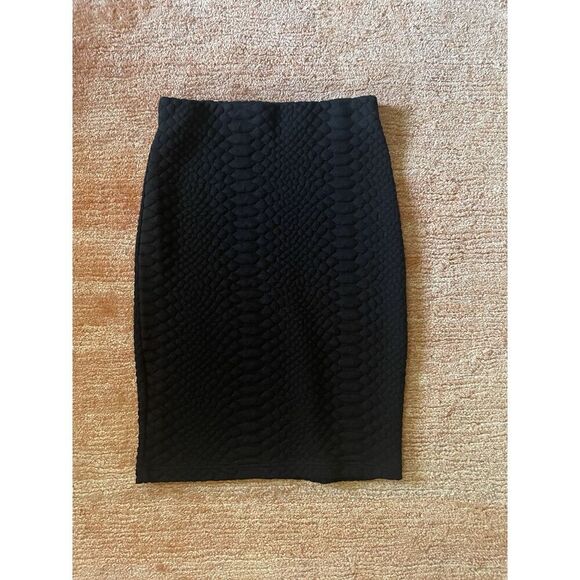 “My Tribe”black textured pencil skirt size M stretch snakeskin pattern - Picture 1 of 8